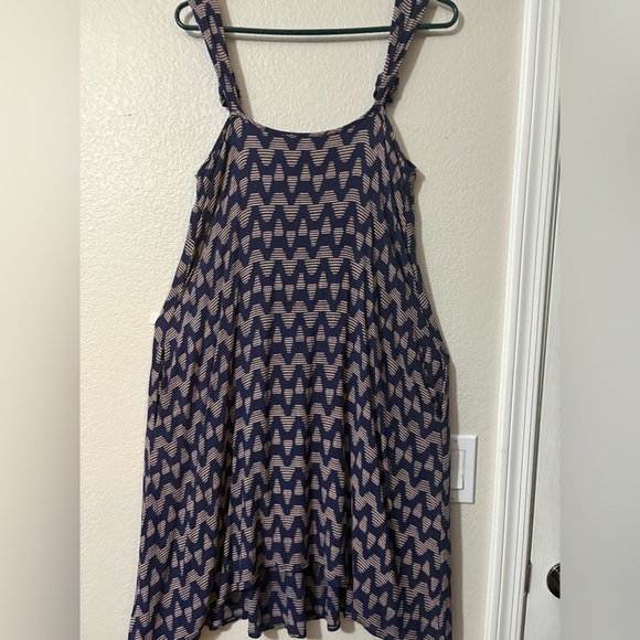 A Pea in the Pod Nursing Mini Sleeveless Blue and Tan Pleated Sundress w Pockets - Picture 12 of 14